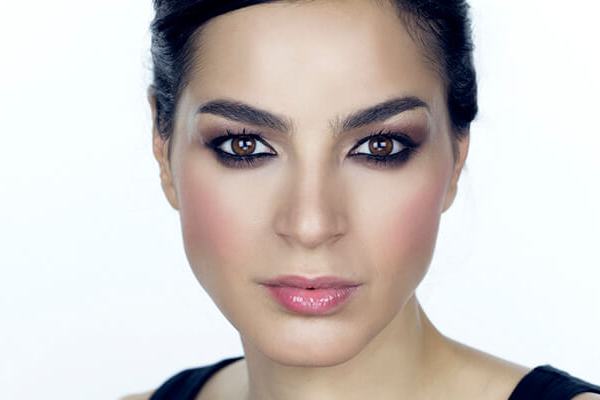 Smokey eyes: destaca los ojos con marrón y negro