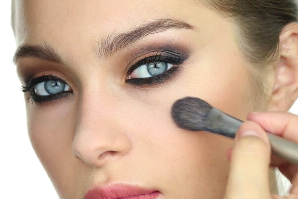 Paso a paso para recrear el maquillaje de Oriana Sabatini