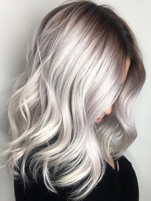 Cómo teñir el pelo de gris: lo que conviene saber | Tendencias | Revista de Maquillaje y Pelo | Bettina Frumboli Cómo teñir el pelo de gris: lo que conviene saber | Tendencias | Revista de Maquillaje y Pelo | Bettina Frumboli