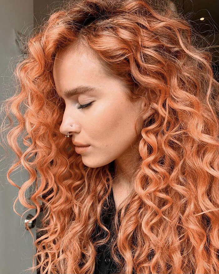 Tendencias color de cabello otoño invierno 2023 - Durazno o Melocotón sazonado