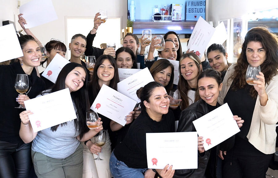 Estudiar la Carrera de Maquillaje Profesional - Alumnas de la Escuela