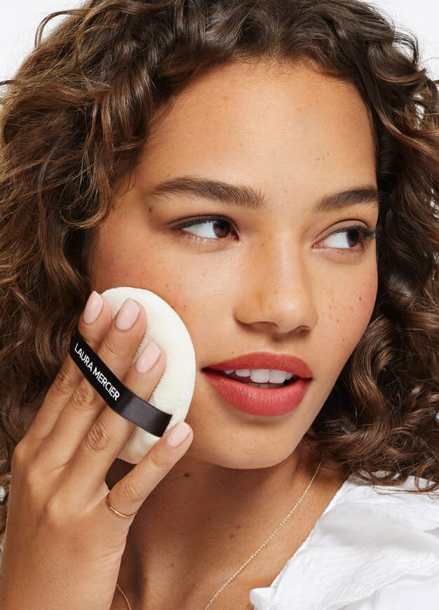 Diferencia entre polvos de fijación y polvos de acabado de maquillaje |  Consejos y Tips | Revista de Maquillaje y Pelo | Bettina Frumboli